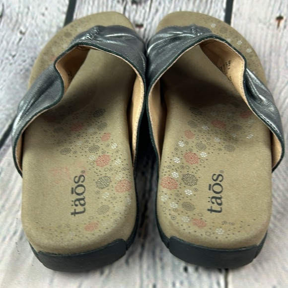 TAOS GIFT 2 Pewter Leather Thong Slip On Sandal - Picture 13 of 16